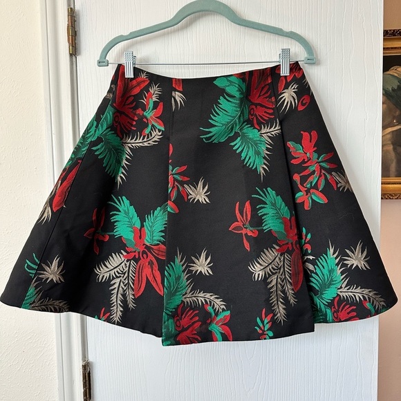 Adorable skirt with embroidered pattern size XL juniors - Picture 1 of 7